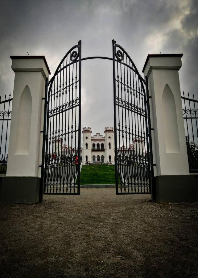 Otel Puslovskih Kossowski Dvorec Kossovo Exteriér fotografie